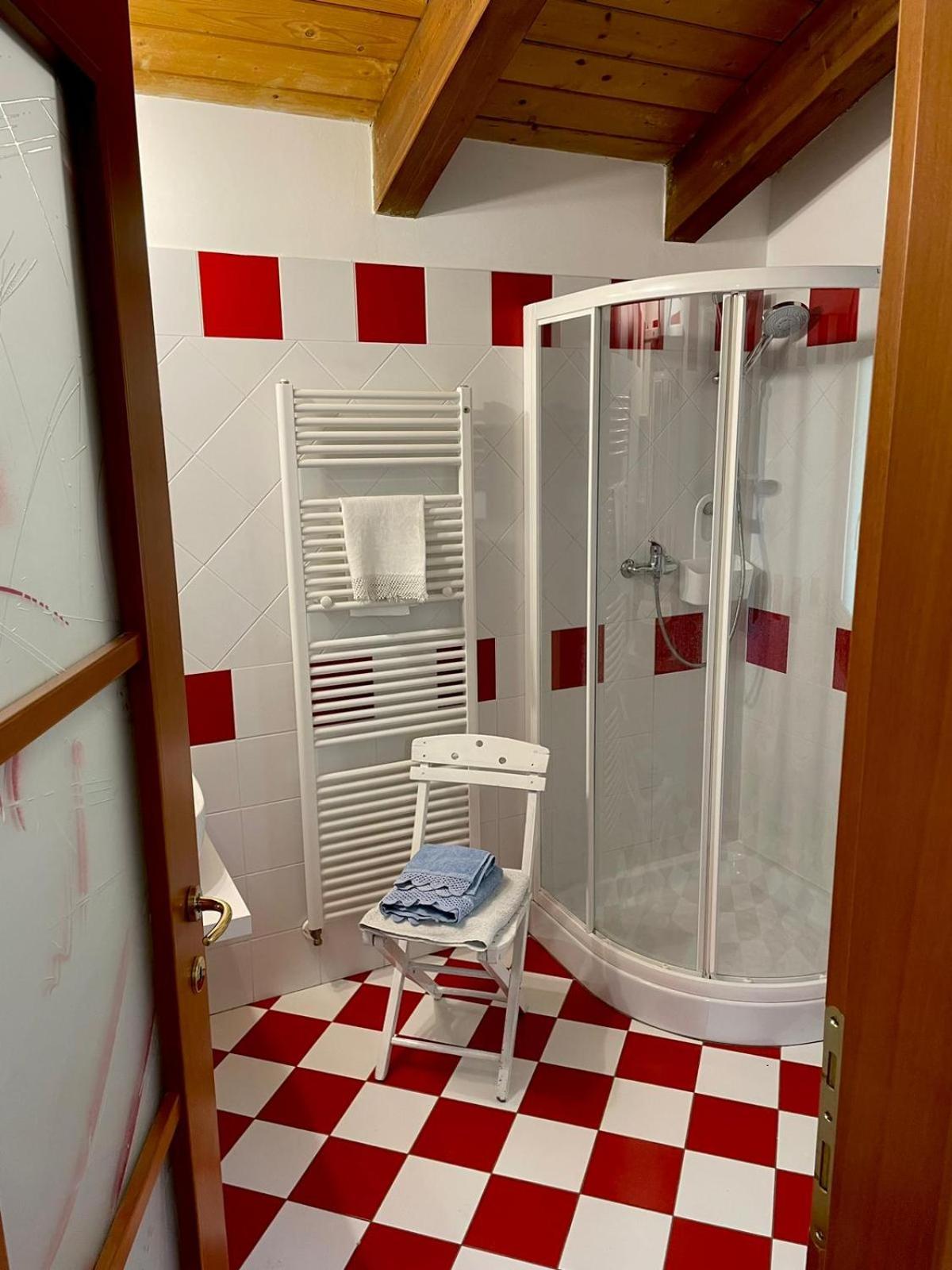 L'Angolo Di Leo Borgofranco d'Ivrea Buitenkant foto